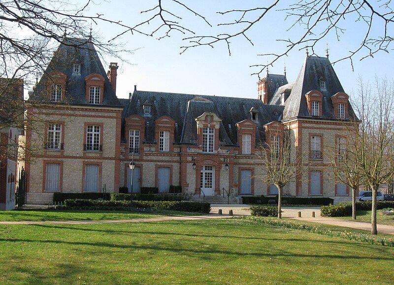 File:Château de Moncourt.jpg