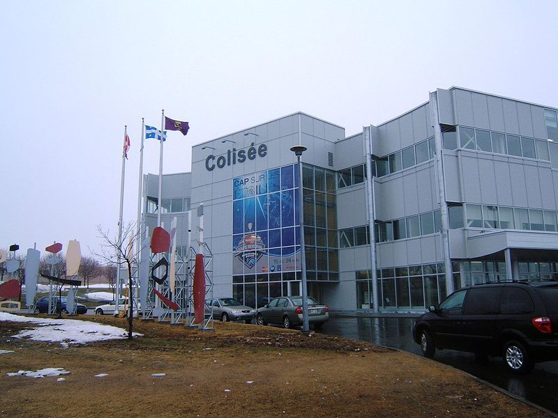 File:Colisée de Rimouski.jpg