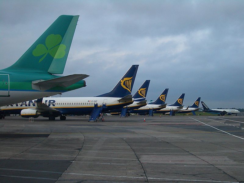 File:E4411-Ryanair-planes-in-Dublin.jpg