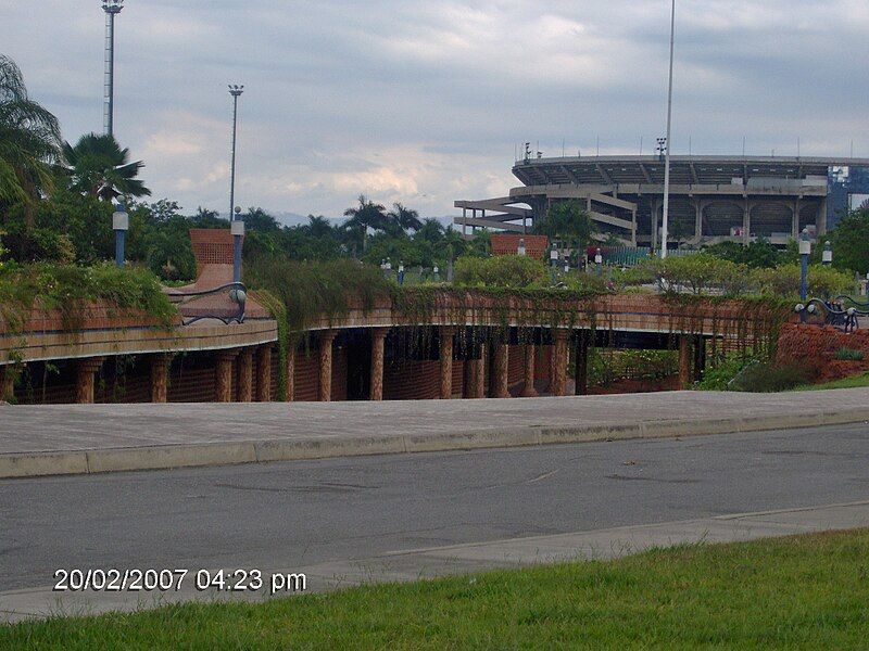 File:Estacion Monumental.jpg