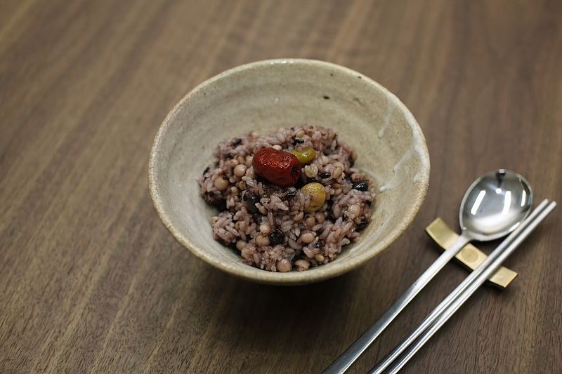 File:Japgokbap (multi-grain rice).jpg