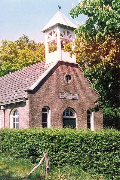 File:Kerkje De Hoeve.jpg