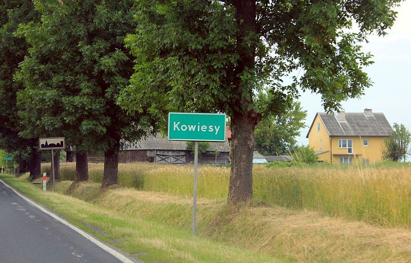 File:Kowiesy gm. Bielany.JPG