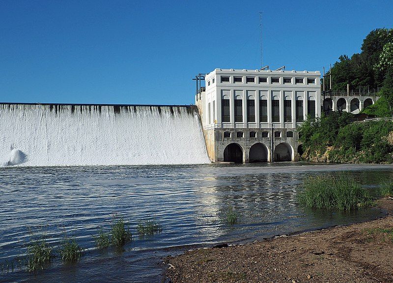 File:Lake Zumbro Dam.jpg