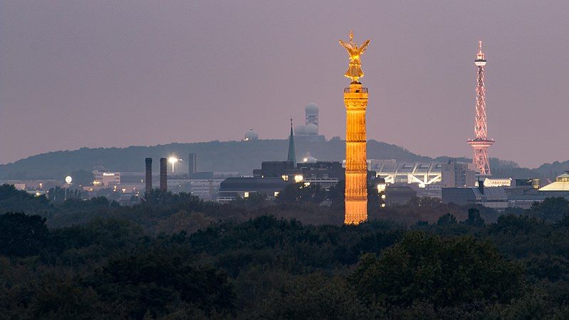 File:MK19991 Berlin Skyline.jpg