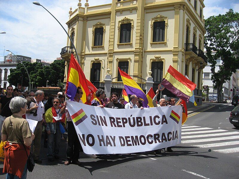 File:Manifestación en Tenerife.jpg