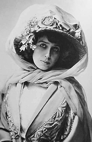 File:Mistinguett by Nadar.jpg