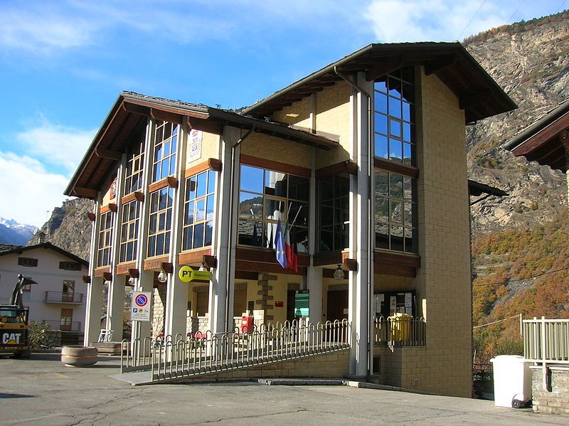 File:Municipio di Arvier.JPG