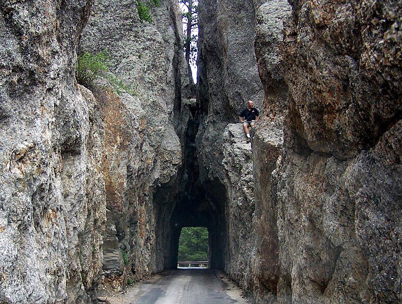 File:Needles Eye Tunnel.jpg