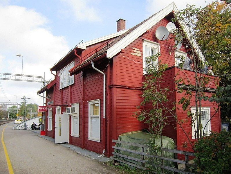 File:Oppegård stasjon.jpg