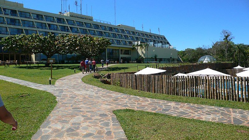 File:Sheraton Iguazu falls.jpg