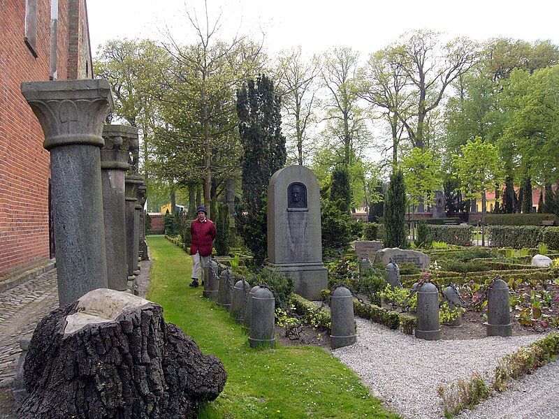 File:Soroe cemetery.jpg