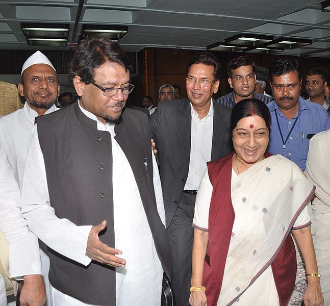 File:Sushma-Swaraj-with-Ahmed-Hassan-Imran.jpg