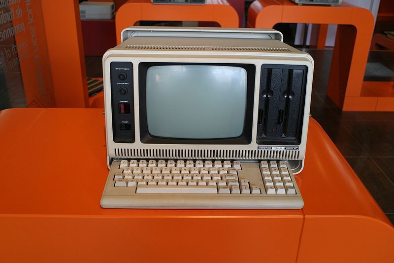 File:Trs80 4p delsener.jpg