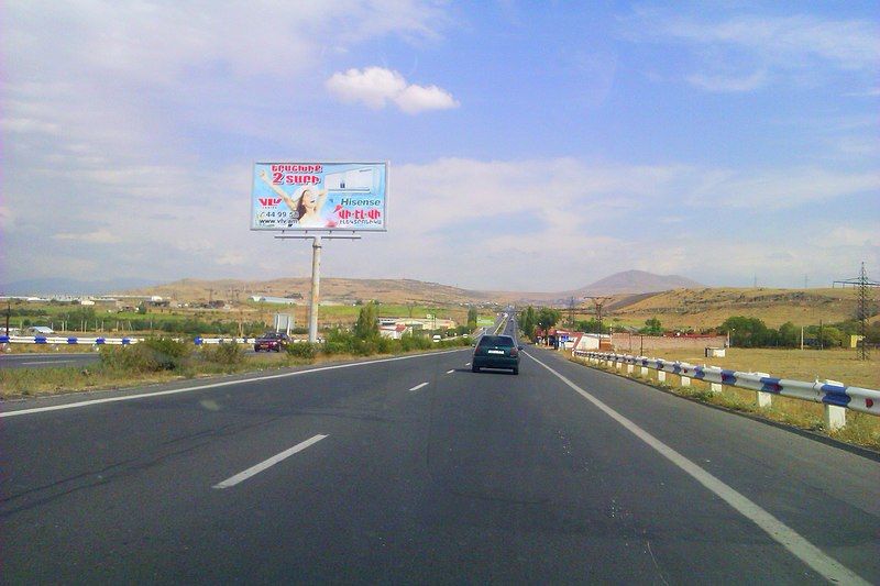 File:Yerevan-Sevan highway, Kotayk.jpg