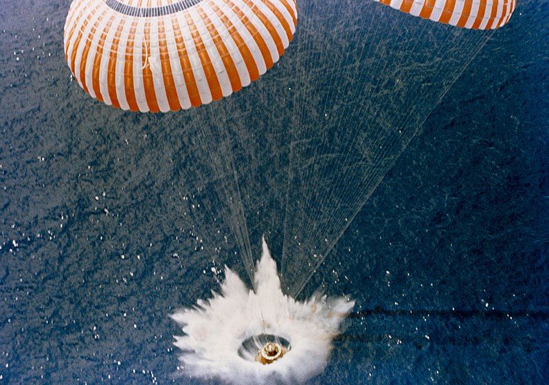 File:Apollo 15 splashdown.jpg