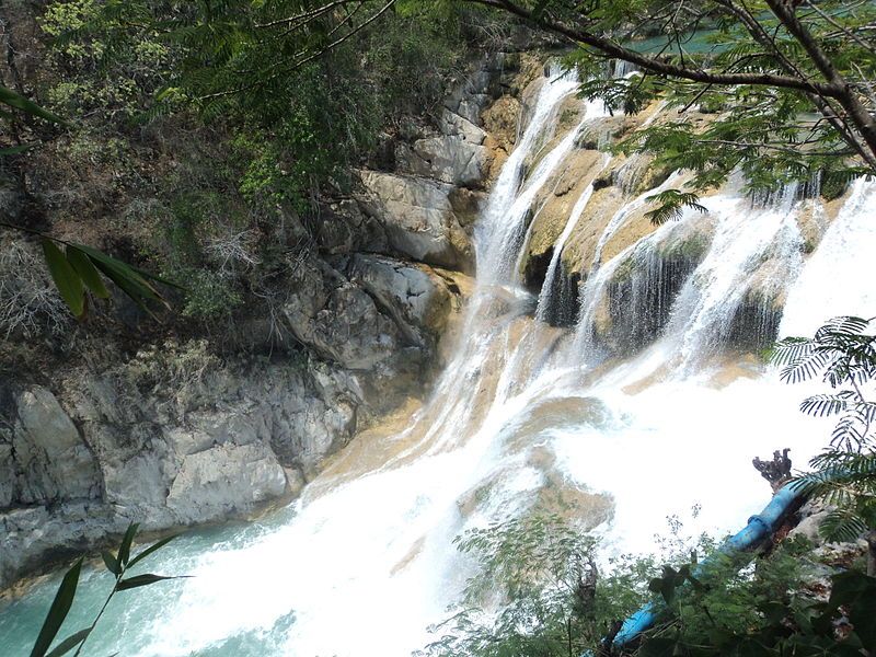 File:CASCADA EL MECO.JPG