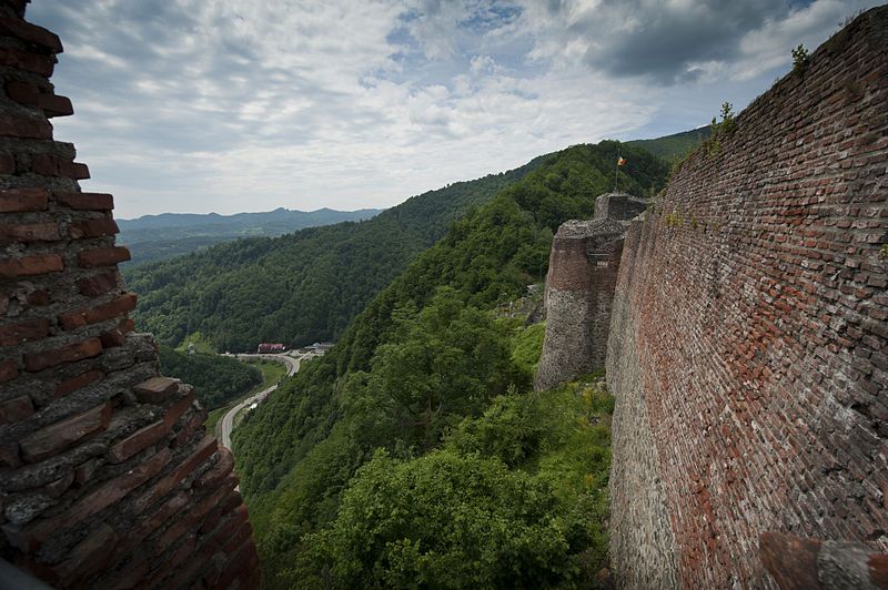 File:Cetatea Poenari 2.jpg