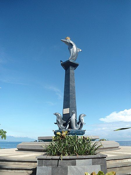 File:Dolphin Statue Lovina2.jpg