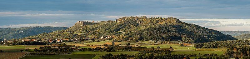 File:Ehrenbürg Pano-20190929-RM-174659.jpg