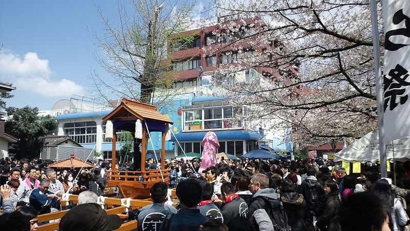 File:Kanamara-matsuri2014.jpg