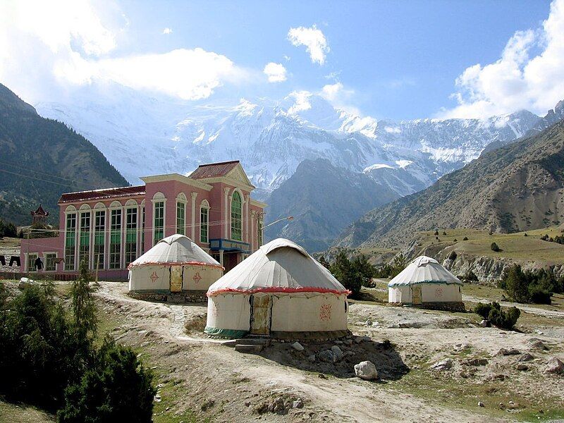 File:Karakorum-oytak-hotel-d01.jpg