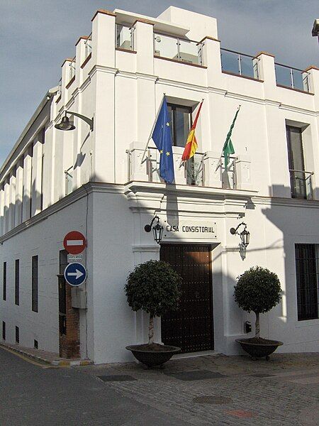 File:Monda town hall.jpg