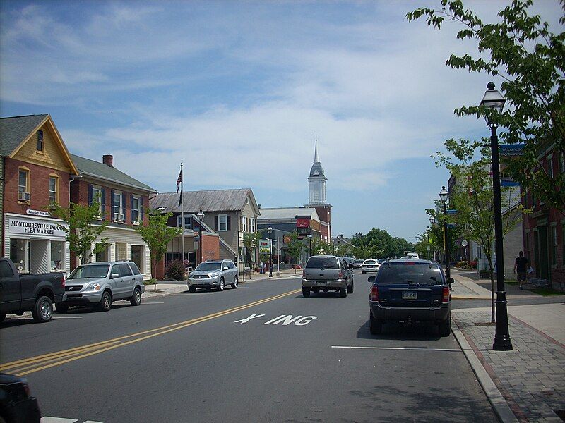 File:Montoursville Broad Street.JPG