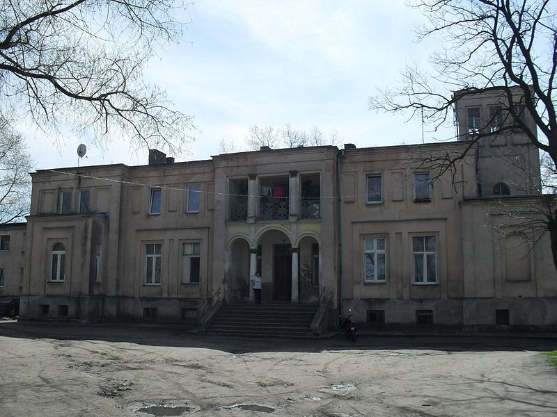 File:Palace Trzebień.jpg