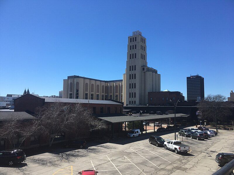 File:Quaker Square, 2019.jpg