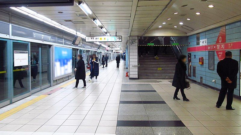 File:Seoul-metro-819-Jangji-station-platform-20181124-155732.jpg