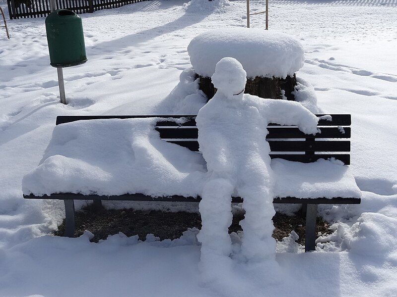 File:Sitting Snowman 01.JPG