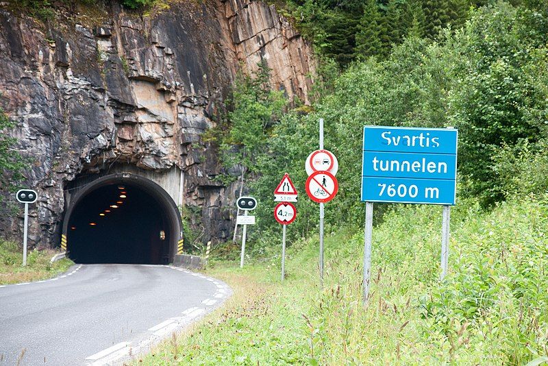 File:Svartis tunnel.jpg