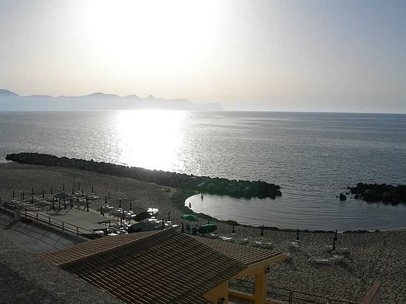 File:Trappeto-spiaggia.jpg