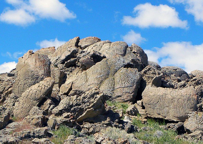 File:Tufa petroglyph site.jpg