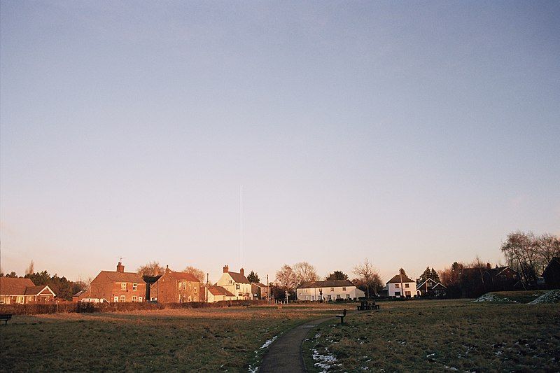 File:Watlington village green.jpg