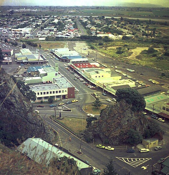 File:Whakatane town 1975.jpg