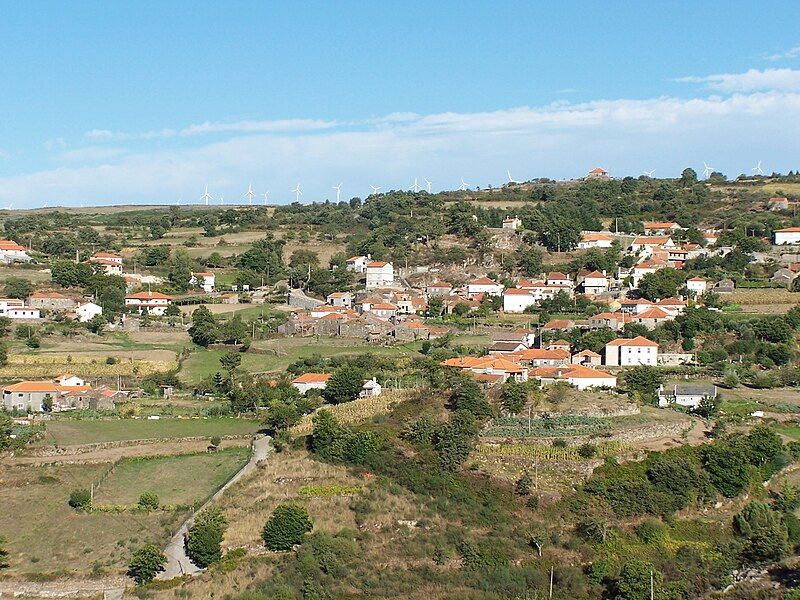 File:Aldeia Felgueiras.jpg