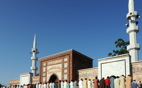 The mosque is very busy during the Islamic festivals of Eid and Ramadan.