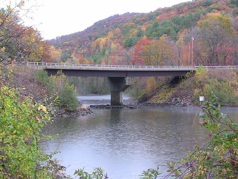 File:Hartland-Vermont-Ottauquechee-River-Bridge.jpg