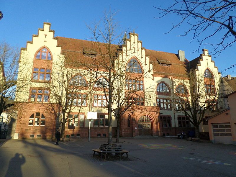 File:Heinrich-Hansjakob School.JPG