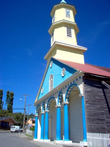 File:Iglesia de Chonchi.jpg