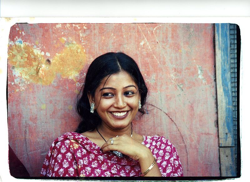 File:Indian woman smiles.jpg