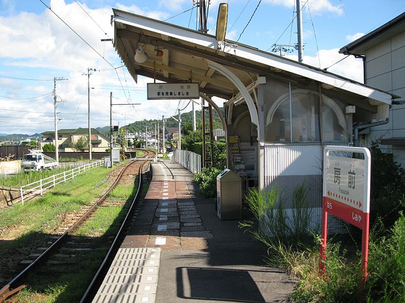 File:Kotoden-Shido-line-Fusazaki-station-platform-20100804.jpg