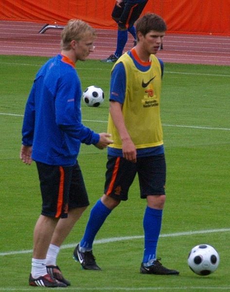 File:Kuyt Huntelaar.jpg