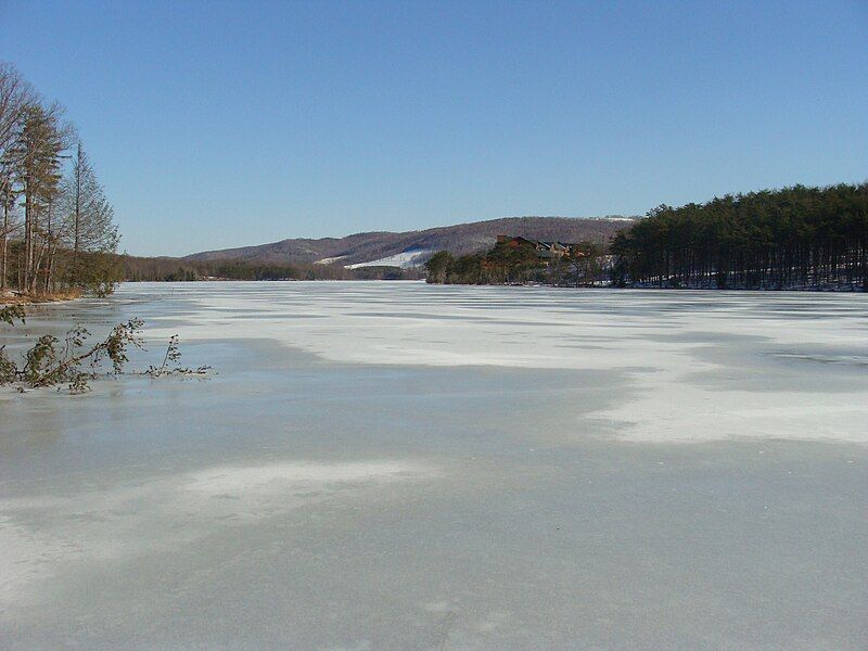 File:Lake Habeeb2.JPG