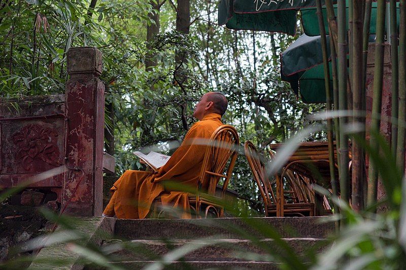 File:Leshan China Buddhist-Monk-01.jpg