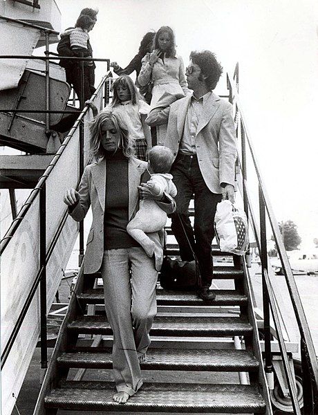 File:Linda-and-Paul-McCartney-1972.jpg