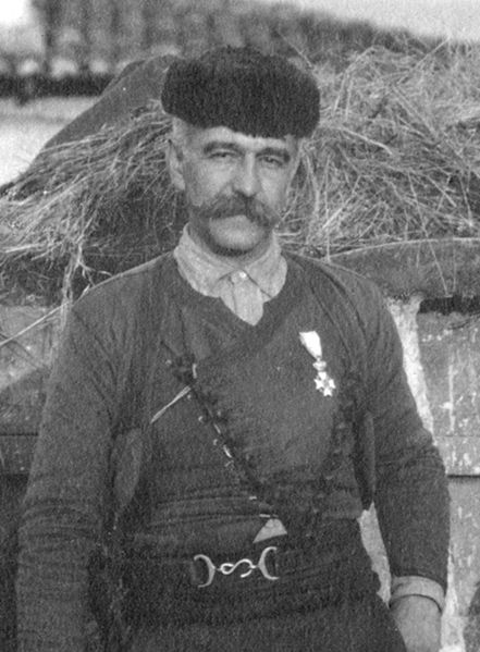 File:Manos Kostas 1912.jpg