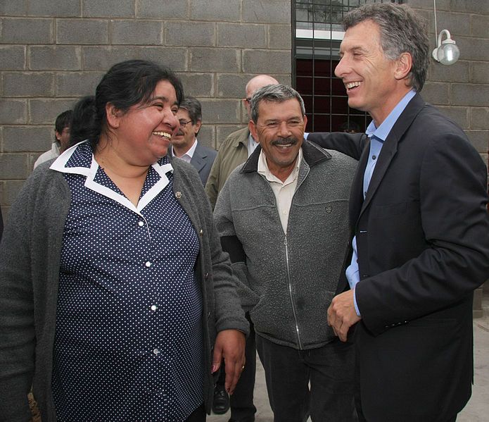 File:MargaritaBarrientosconMacri.jpg